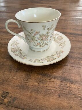 Budlet fine China floral Teacup & Saucer Set